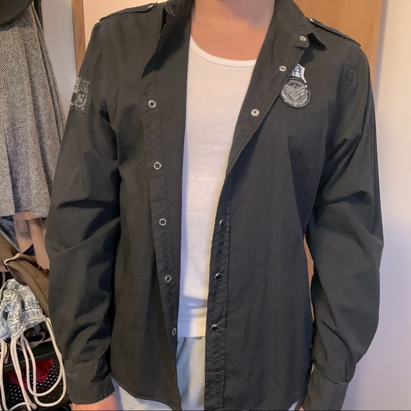 SOLD - Guess black long sleeve shirt with logo. - Picture 2 of 5